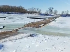 Под Волжским затонувший мост отрезал село от Большой земли