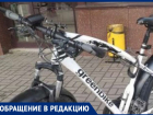 В Волжском у мужчины-доставщика украли велосипед