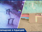 Неизвестный громит детскую площадку и срезает лавки во дворе дома в Волжском