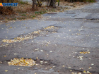В Волжском взялись за ремонт дорог сверх плана 