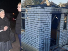 На разборы завала сгоревшего дома одинокой пенсионерки требуются волонтеры из Волжского и Волгограда