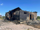 Из огня успели вынести детей и документы: семья в Волжском осталась без крыши над головой
