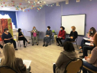 В Волгоградской области возобновилась очная работа школ замещающих родителей
