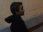9-летний попрошайка гулял у "Спутника" и просил денег у прохожих, - волжанка