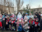 Новый год во дворе: в Волжском прошли праздничные елки
