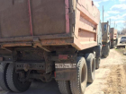В Волжском полиция заинтересовалась КАМАЗами, вывозившими мусор на территорию рядом с СНТ