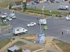 В Волжском на перекрестке столкнулась легковушка и «скорая»: видео
