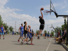 В Волжском отпраздновали день молодежи по спортивному: организован турнир по стритболу