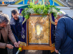 В Волжском пребывает икона Божией Матери «Умиление-Локотская»