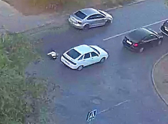 Студентка отлетела на несколько метров после удара иномарки в Волжском 