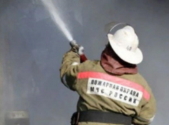 Пожары в Среднеахтубинском районе уничтожили дом, летнюю кухню и 7,5 тонн сена