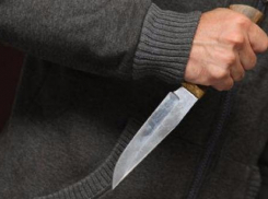 Раненый на остановке Волжского мужчина скончался в торговом центре