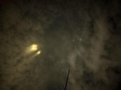 «Где моя шапочка из фольги»: в Волжском обсуждают происхождение ярких пятен в ночном небе