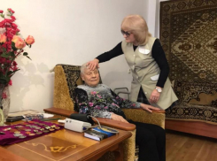 Паллиативным больным в Волжском положена бесплатная сиделка