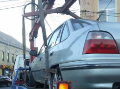 У волгоградца угнали автомобиль с помощью эвакуатора