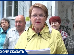 Жительница Волжского рассказала о соседях, занявших общее имущество в подъезде МКД