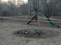 Во дворе Волжского демонтировали единственную старую карусель