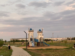Второй этаж детской горки в Волжском может обрушиться