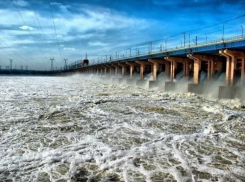 Волжскую ГЭС начали готовить к пропуску половодья