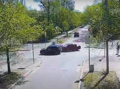 Появилось видео ДТП в Волжском с пострадавшим 4-летним ребенком