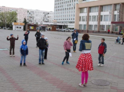 Дождь и ураганный ветер помешали открытию сезона в парке «Волжский»