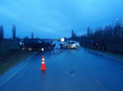 Под Волгоградом водитель ВАЗ-21120 погиб, протаранив Land Cruiser