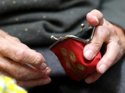 На сто пятьдесят тысяч обобрал «внучек» бабушку