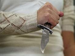 В Волгограде сестра вспорола младшему брату живот ножом