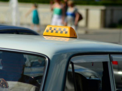 Доверчивый таксист оплатил клиенту сотовую связь на восемь тысяч рублей в Волжском