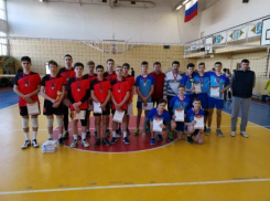 Волжские волейболисты вырвали победу на областном первенстве