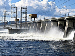 Автолюбителям не рекомендуют ехать по плотине Волжская ГЭС