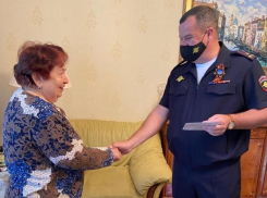 В Волжском полиция помогла получить гражданство пенсионерке