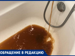 Младенцы купаются в ржавой воде в Волжском