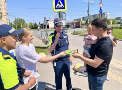 В Волжском прошла акция «Соблюдай ПДД, Засветись!»