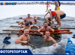 Как плавать в замерзшей реке и выглядеть в 2 раза моложе, рассказали моржи Волжского