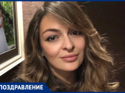 Прекрасную Фати с юбилеем поздравляет подруга