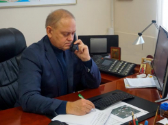 Мэр Волжского Игорь Воронин пообщался с жителями по телефону