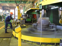 На предприятиях Волжского формально растёт уровень заработной платы