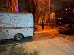 Водителя скорой помощи сбила его же машина во дворе Волгограда
