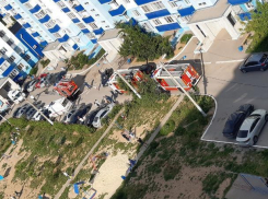 На ликвидацию пожара приехала скорая и несколько пожарных машин