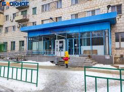 Медучреждения Волжского переходят на особый режим работы в праздники: как попасть к врачу