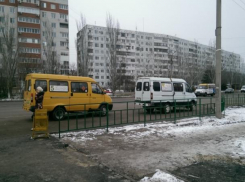 Волжане попросили убрать турникетные ограждения на улице Карбышева