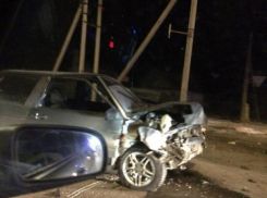 В Средней Ахтубе у поста ГАИ столкнулись вдребезги две «легковушки»