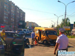 В Волжском по ул.Мира произошла крупная авария