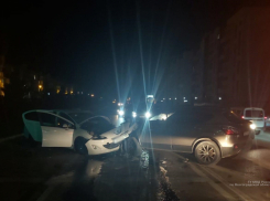 В Волгограде в лобовом столкновении авто пострадали 4 человека