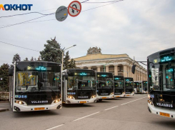 В Волжском на линию вышли новые подаренные автобусы 