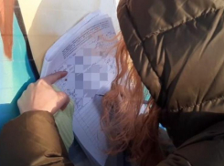 В Волжском собирают подписи против закона о введении QR-кодов