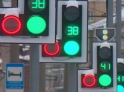 Часа пик на дорогах не будет: в Волжском работает зеленная волна