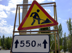 Новый слой дороги решили положить на улице Ленинской в Волжском