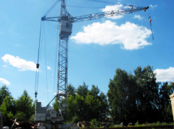 Жители Волжского обсуждают опасный элемент на кране 